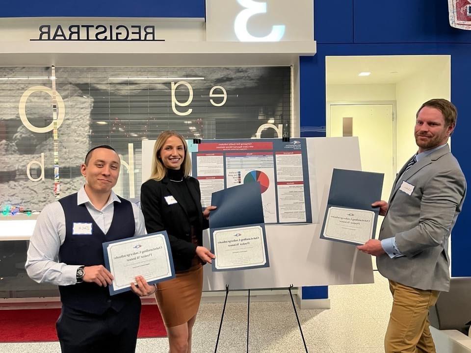 A photo of students who received the award for outstanding research poster in 2022.